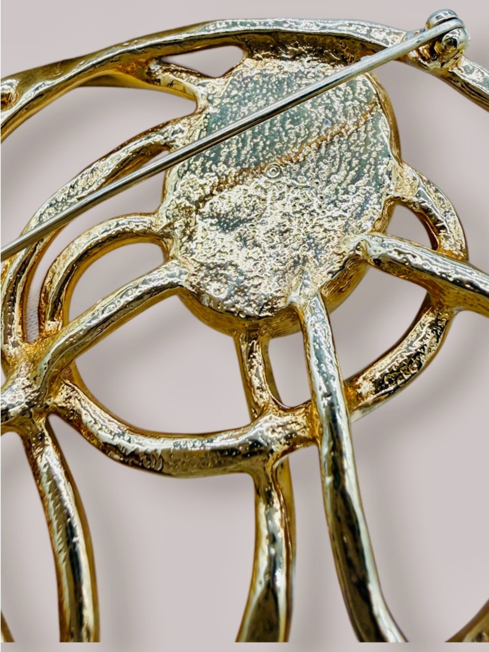 Vintage Avon “Golden Web” 1992 Gold-Tone Brooch & Earrings w/ Purple Cabochons - Picture 10 of 11